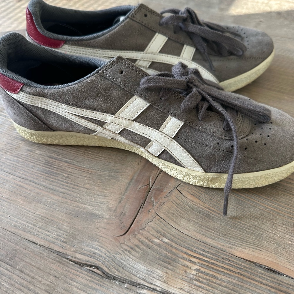 Asics Onitsuka Tiger Men's Gray and Cream Sneakers with Red Accent